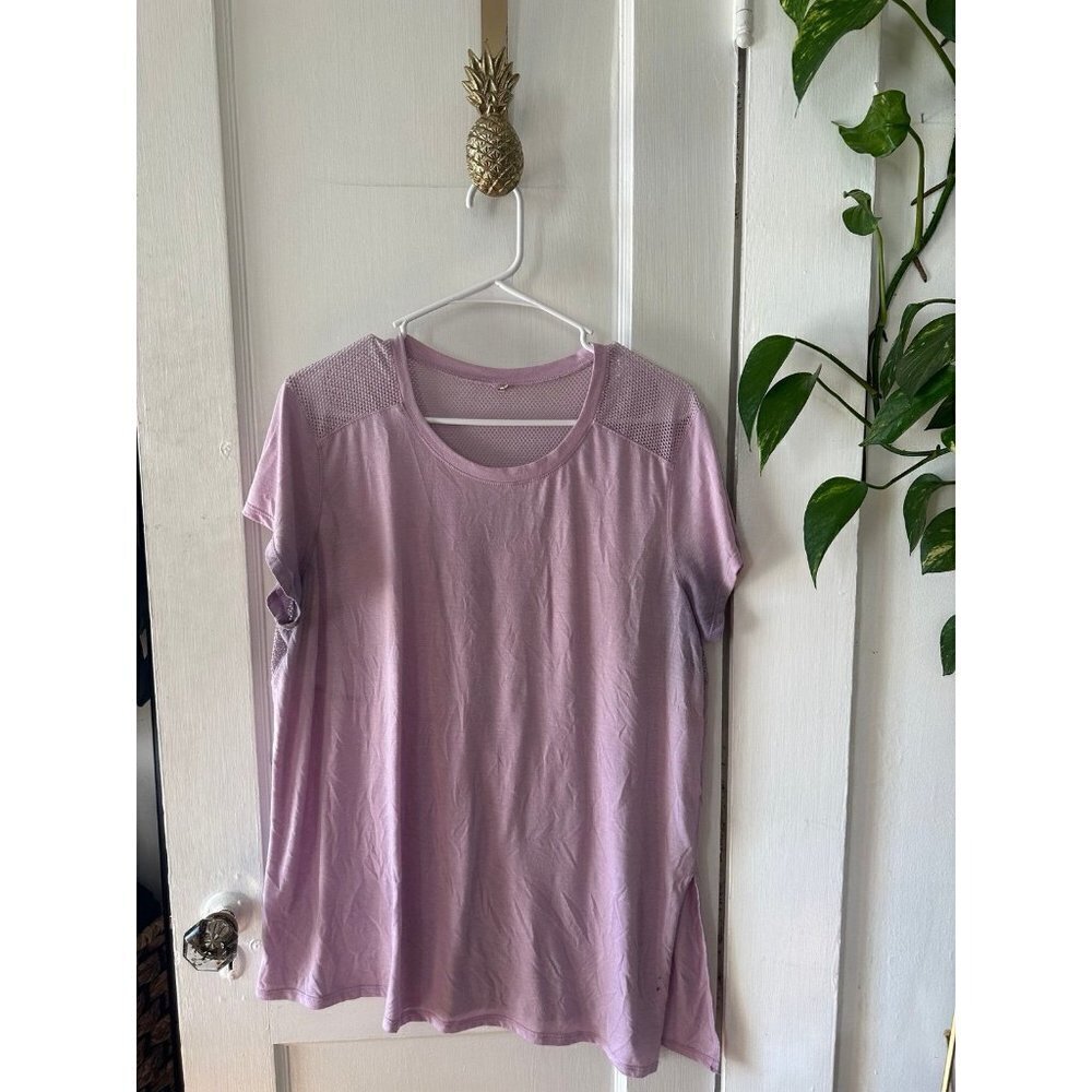 Old Navy Active Women’s size x-large purple t-shirt